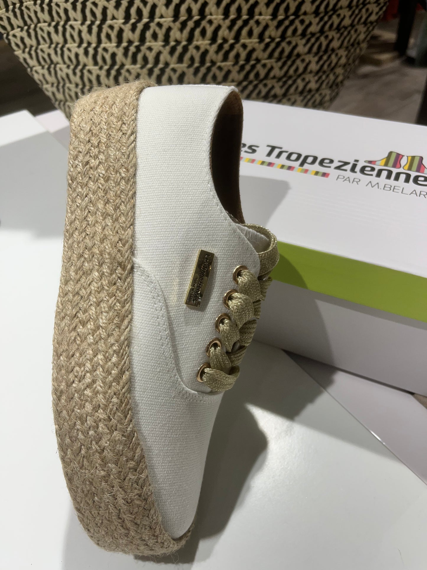 Les Tropéziennes par M Belarbi - Cosmic Blanc