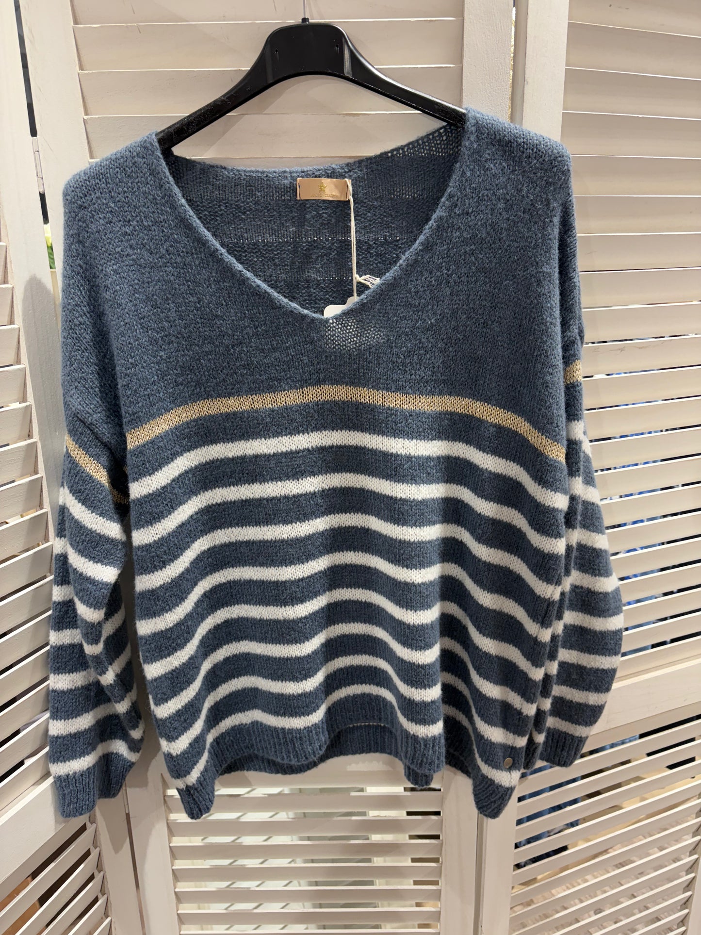 Pull V rayé
