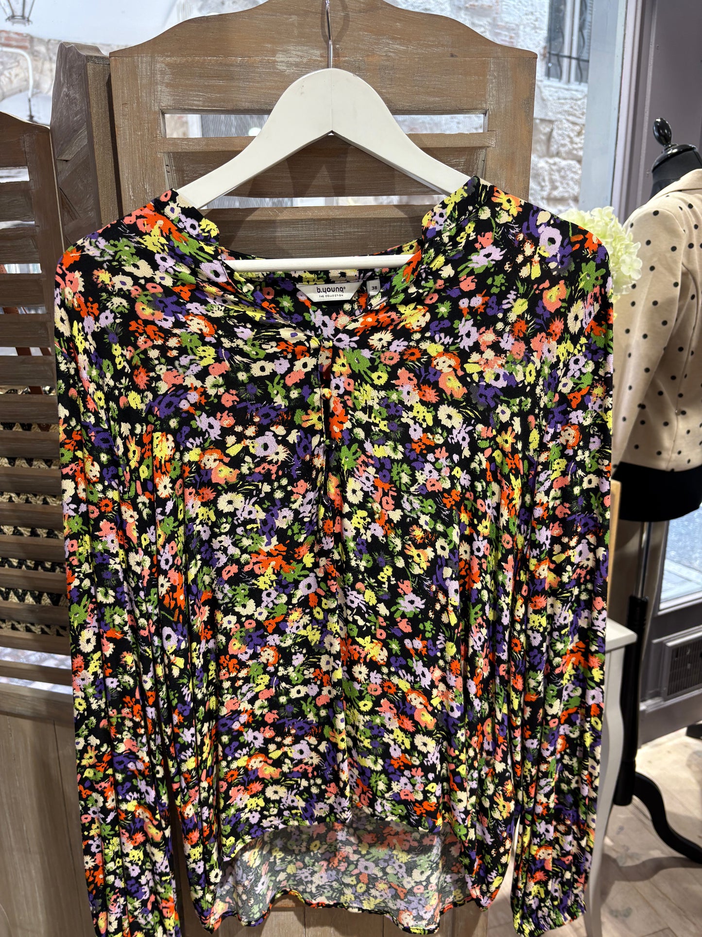 Blouse byibane vneck