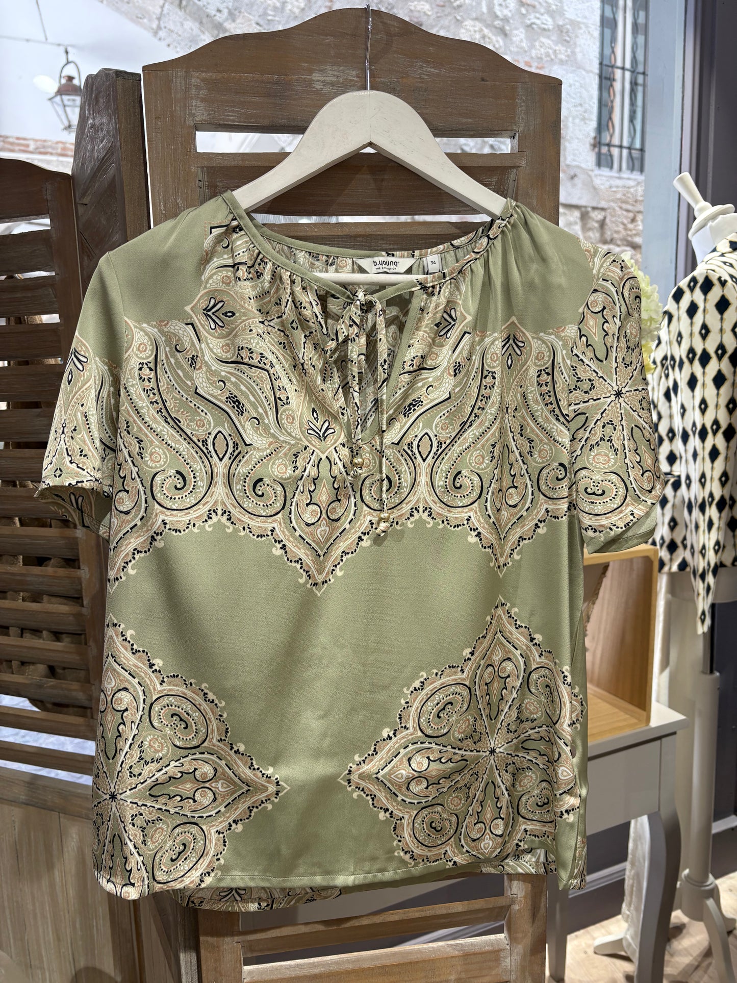 Blouse byjannike