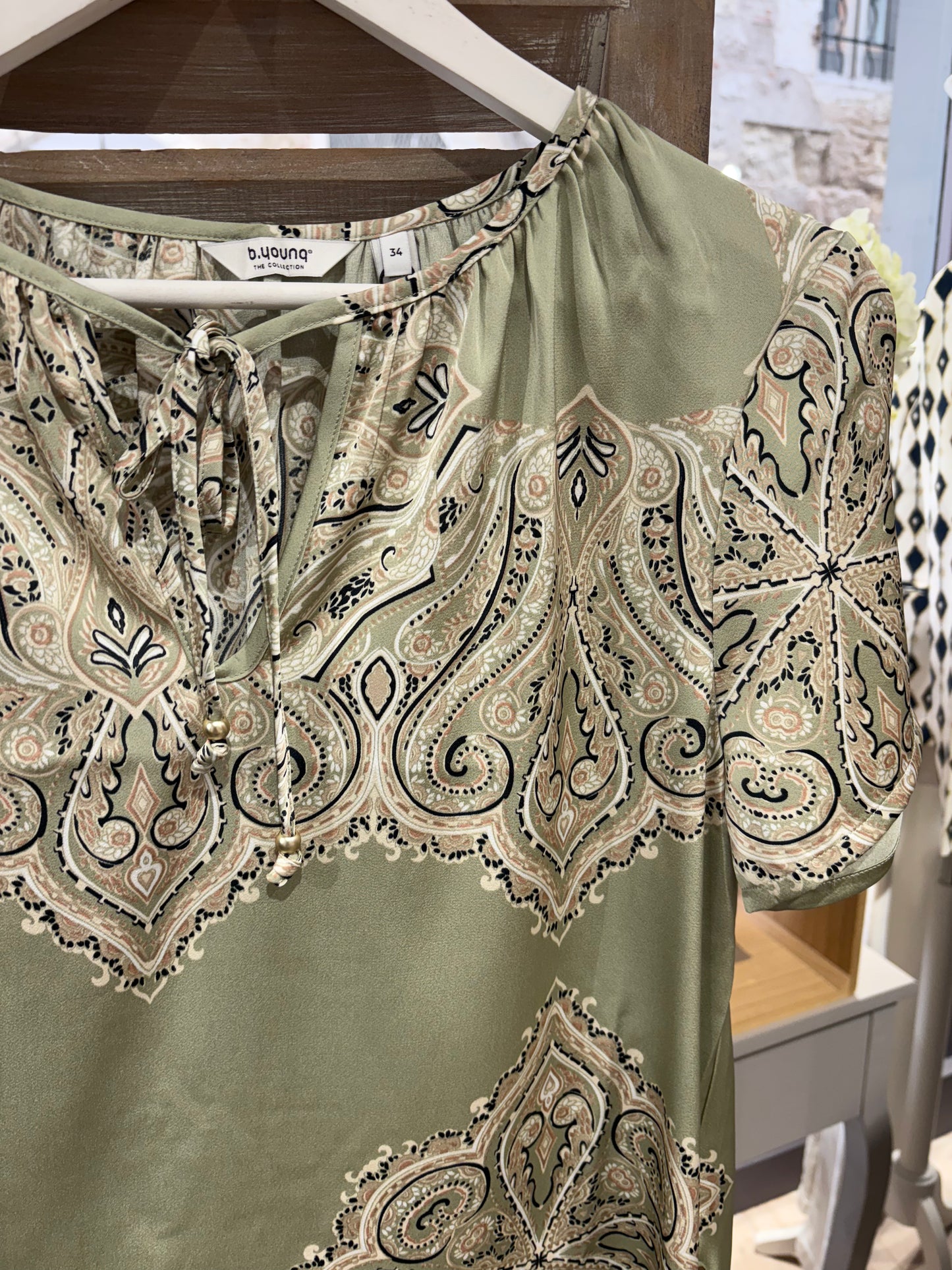 Blouse byjannike