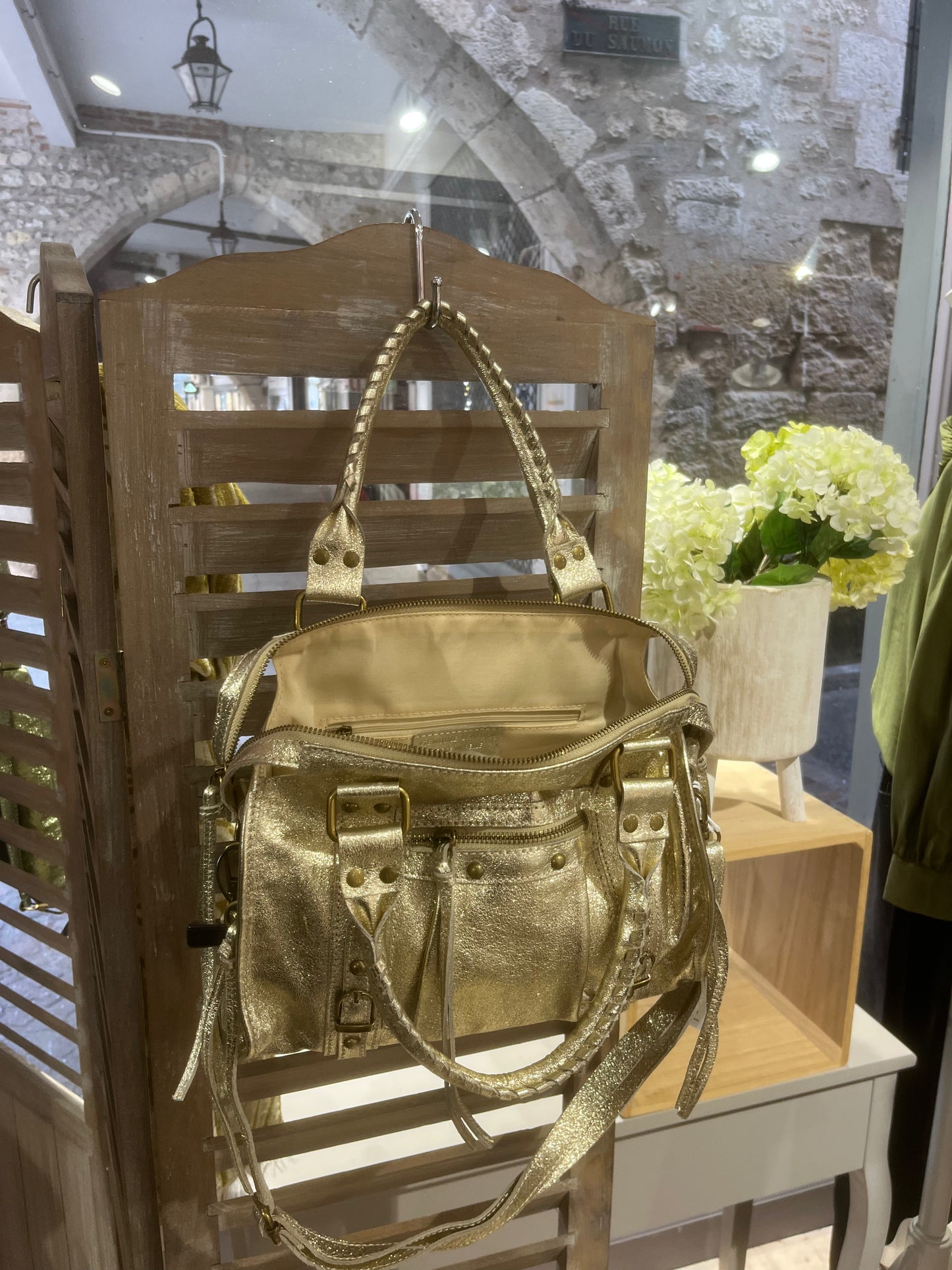 SAC CAPUCINE M doré