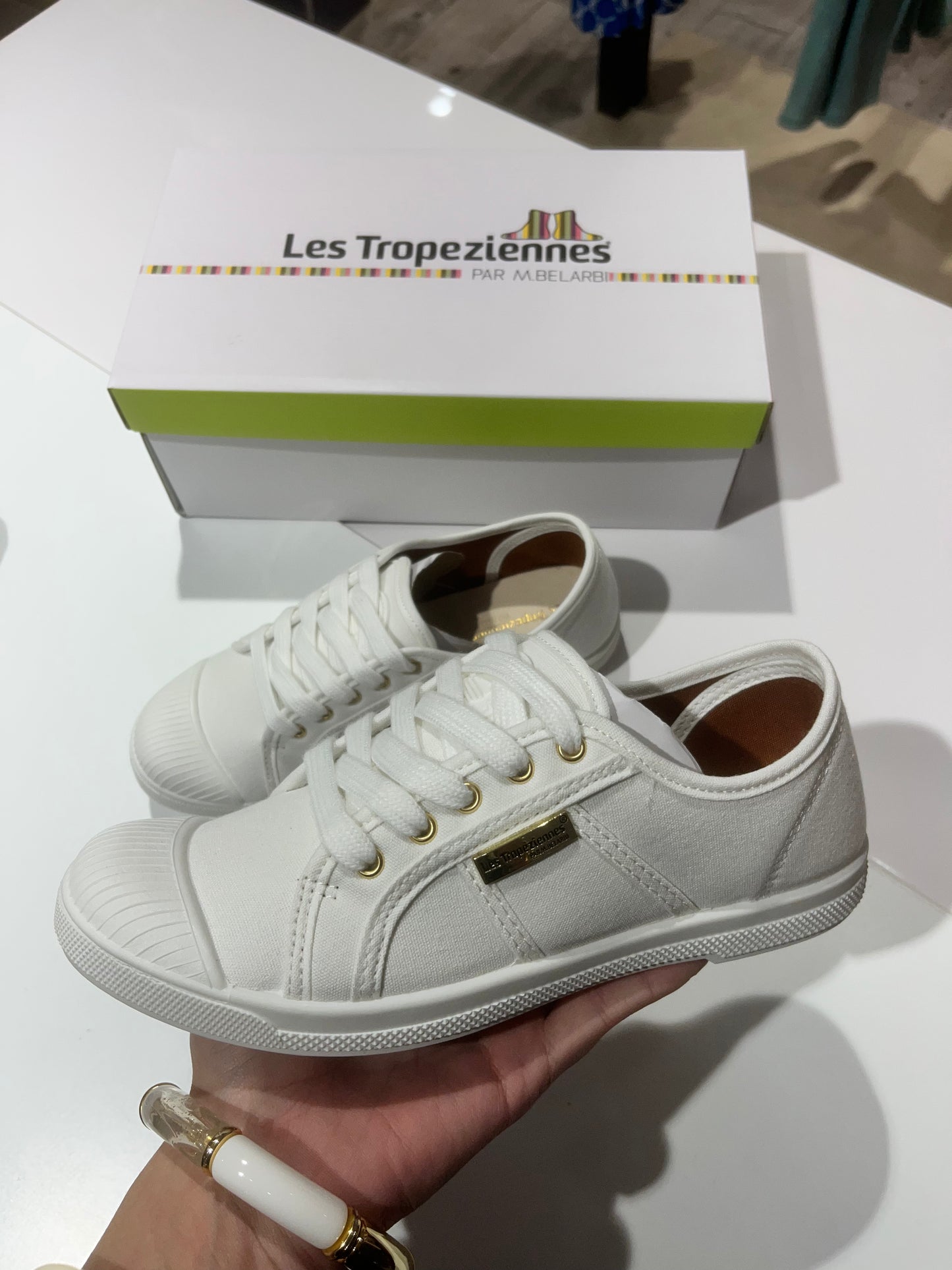 Les Tropéziennes par M Belarbi - CLORUNI - Blanc