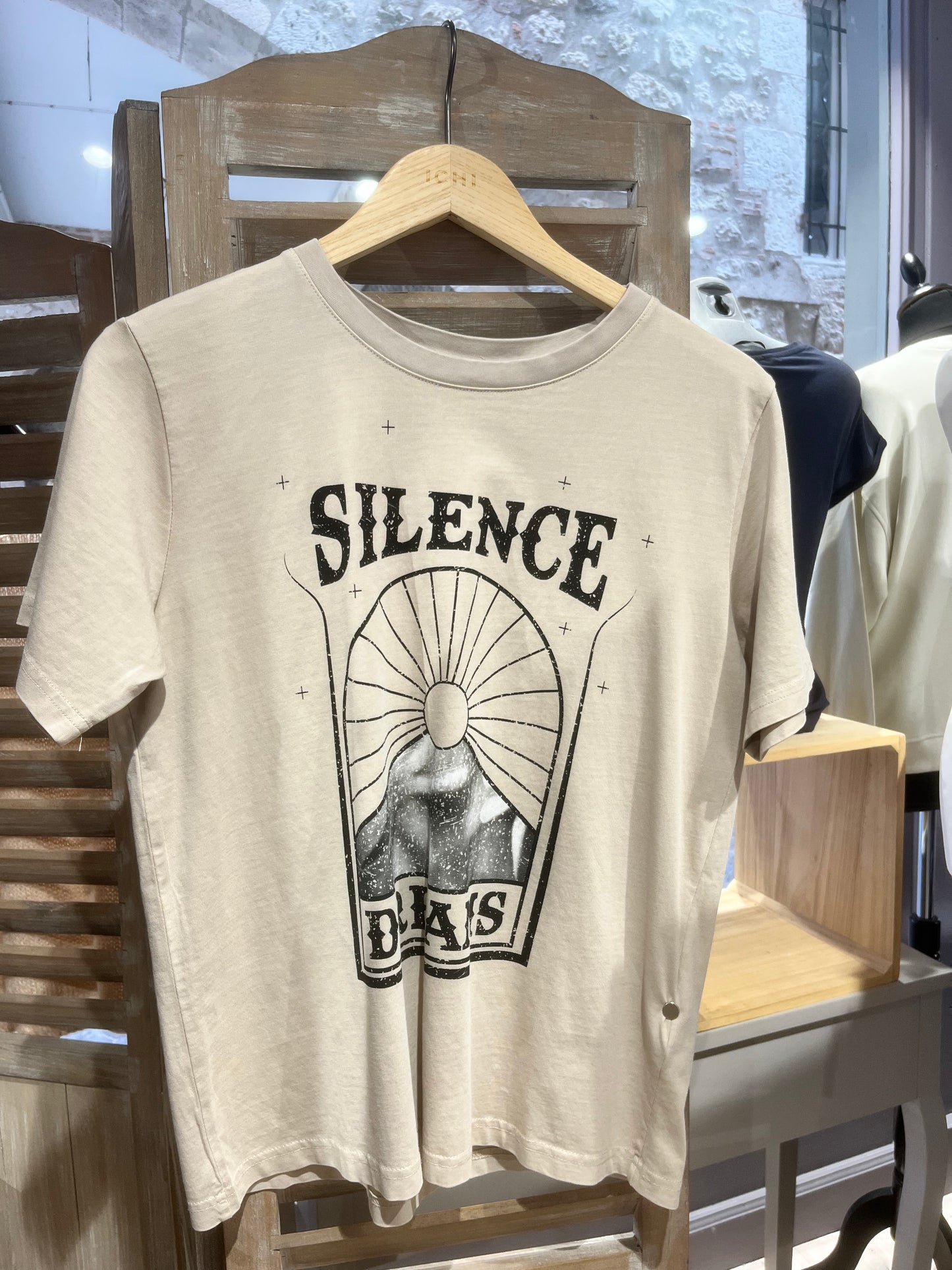 T-shirt ihnarini