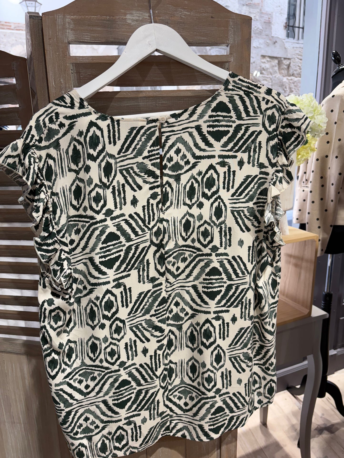 Top bymmjoella vneck frill