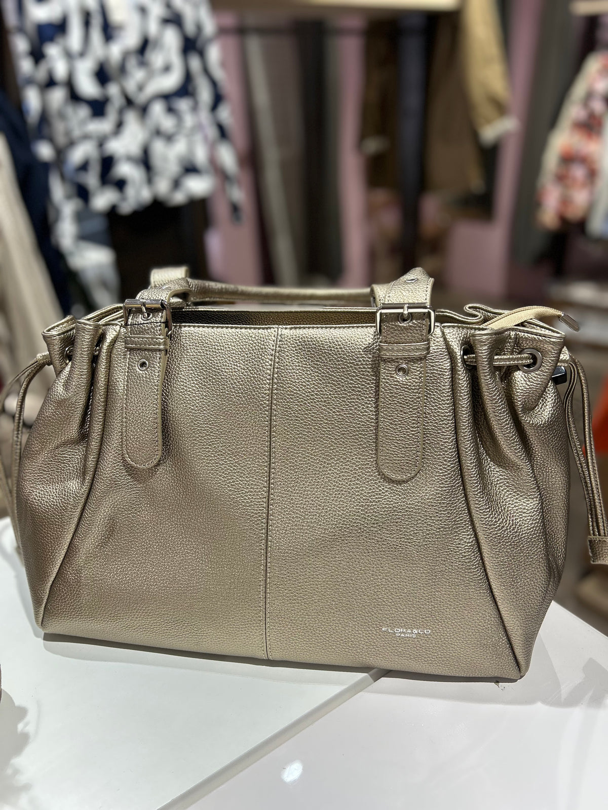 SAC À MAIN TAUPE METALISÉE