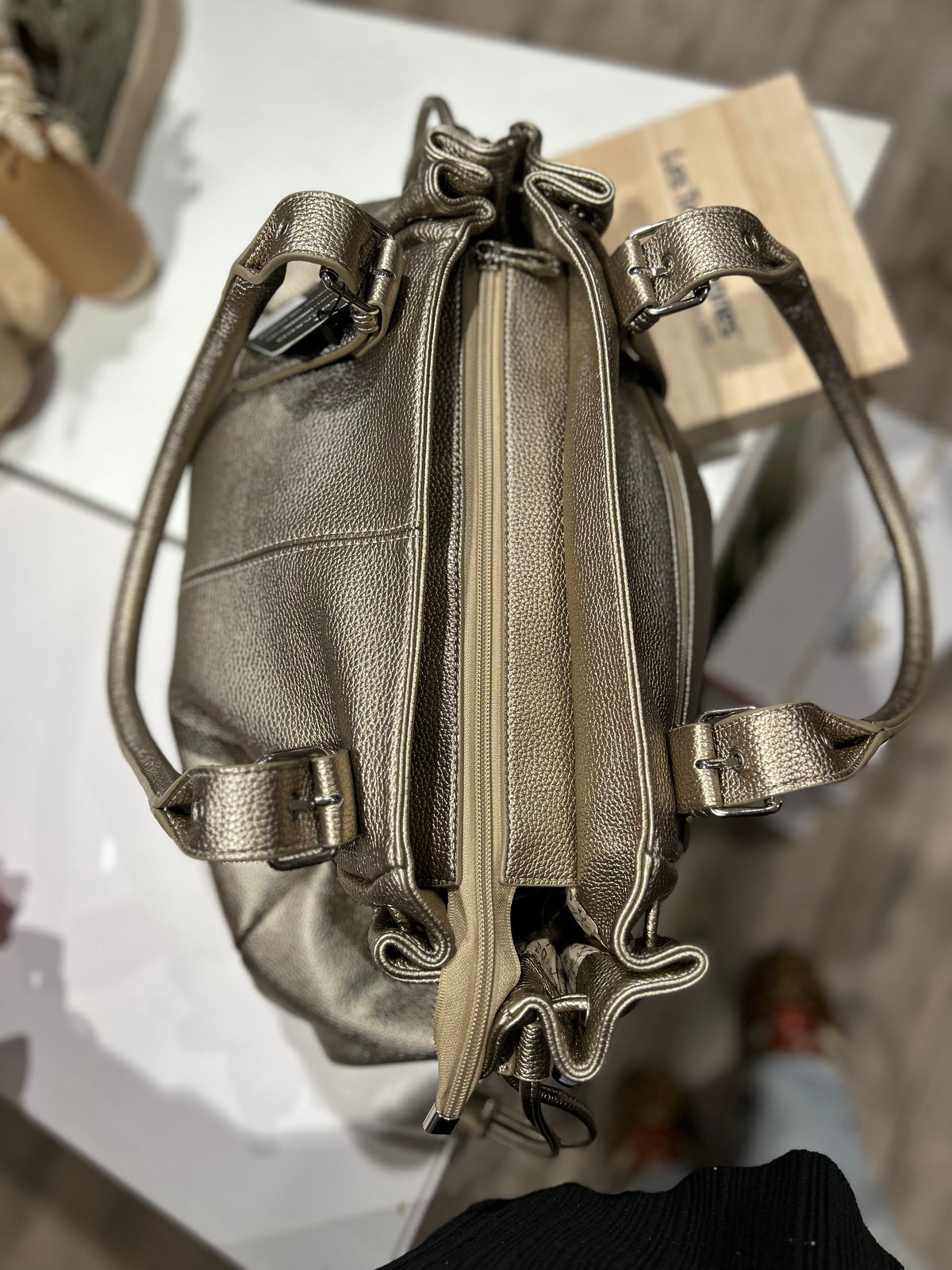 SAC À MAIN TAUPE METALISÉE
