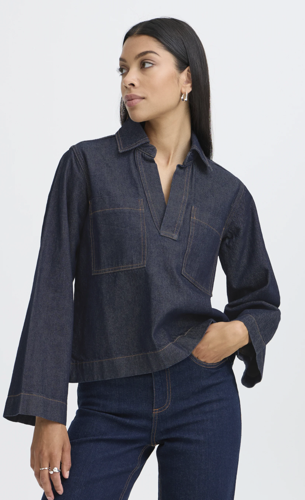 BLOUSE BYKIONA EN JEANS